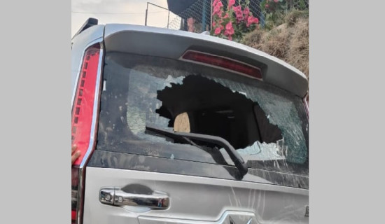 जुम्लाको तिला गाउँपालिकाको अध्यक्ष चढ्ने गाडी तोडफोड